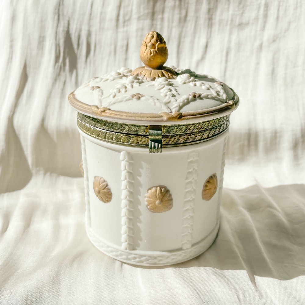 Vintage Ceramic Rose Soft White Gold Tone Round Jewelry Trinket Box Coquette
